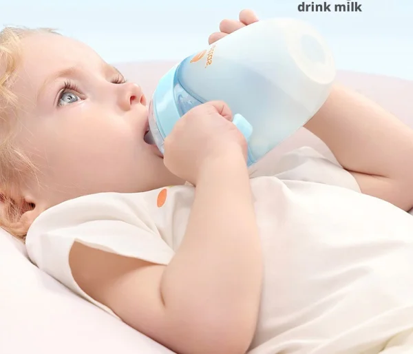 cn-11134207-820l4-moho24tk776181.webp Random 240ml PPSU Baby Sippy Cup